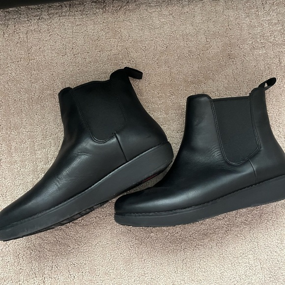 Black Leather Women’s Chelsea Boots - Picture 1 of 3